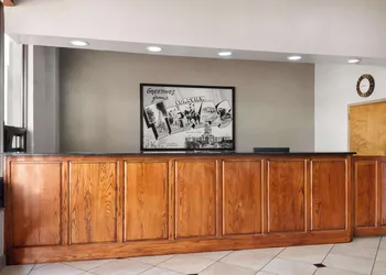 Super 8 by Wyndham Longview/North hotel thumbnail 3