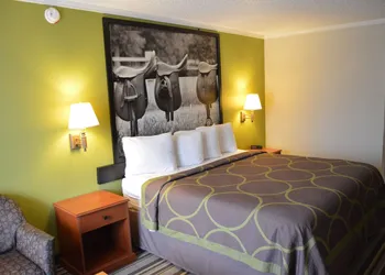 Super 8 by Wyndham Longview/North hotel thumbnail 8