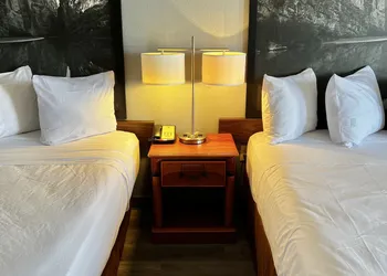 Super 8 by Wyndham Sealy hotel thumbnail 6