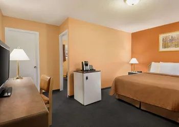 Travelodge by Wyndham Quesnel hotel thumbnail 5