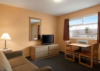 Travelodge by Wyndham Quesnel hotel thumbnail 7