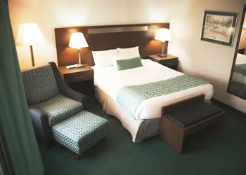 Ramada by Wyndham Quesnel hotel thumbnail 4