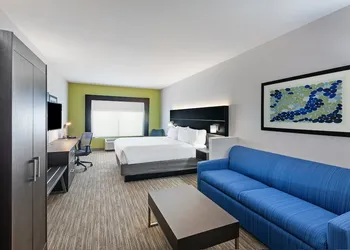 Holiday Inn Express & Suites Sealy by IHG hotel thumbnail 2