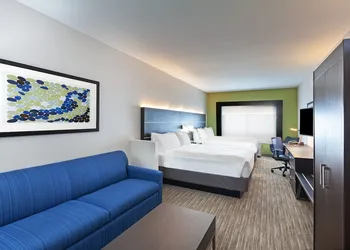 Holiday Inn Express & Suites Sealy by IHG hotel thumbnail 3