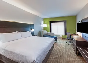 Holiday Inn Express & Suites Sealy by IHG hotel thumbnail 4