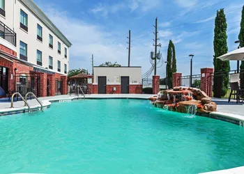 Holiday Inn Express & Suites Sealy by IHG hotel thumbnail 8