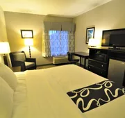 La Quinta Inn & Suites by Wyndham-Brookshire-West Katy hotel detail image 5