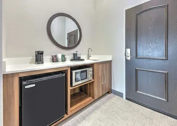 Hampton Inn & Suites Lake Jackson-Clute hotel thumbnail 6