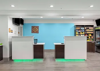 La Quinta Inn & Suites by Wyndham Raymondville hotel thumbnail 4