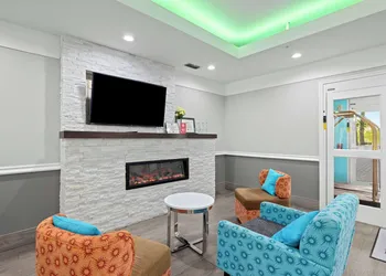 La Quinta Inn & Suites by Wyndham Raymondville hotel thumbnail 6