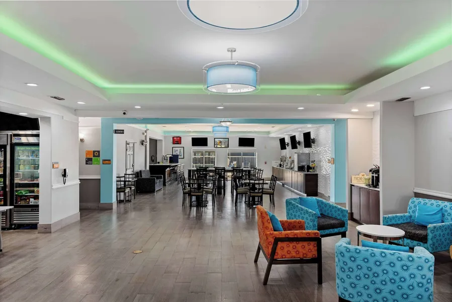 La Quinta Inn & Suites by Wyndham Raymondville hotel detail image 2