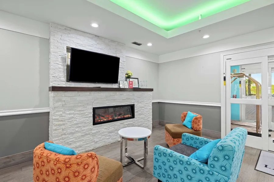 La Quinta Inn & Suites by Wyndham Raymondville hotel detail image 6