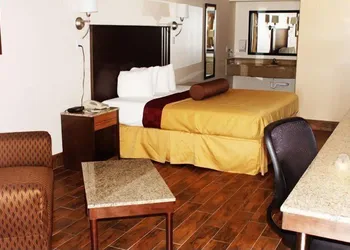 Texas Inn & Suites Raymondville hotel thumbnail 4