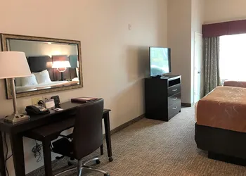 Comfort Suites Bay City East hotel thumbnail 7