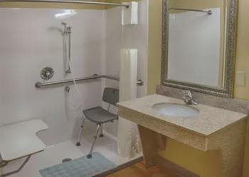 La Quinta Inn & Suites by Wyndham Alice hotel thumbnail 3