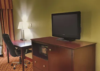 La Quinta Inn & Suites by Wyndham Alice hotel thumbnail 4