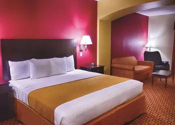 La Quinta Inn & Suites by Wyndham Alice hotel thumbnail 6