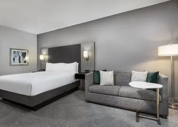 Holiday Inn Carlsbad by IHG hotel thumbnail 4