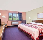 Super 8 by Wyndham Sturgeon Bay hotel detail image 4