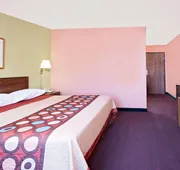 Super 8 by Wyndham Sturgeon Bay hotel detail image 5