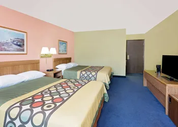 Super 8 by Wyndham Sturgeon Bay hotel thumbnail 6