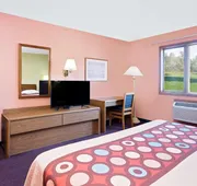 Super 8 by Wyndham Sturgeon Bay hotel detail image 7