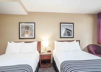 Sandman Inn Princeton hotel thumbnail 7