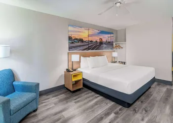 Days Inn by Wyndham Lamar hotel thumbnail 5