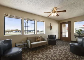 Super 8 by Wyndham Blackwell hotel thumbnail 3