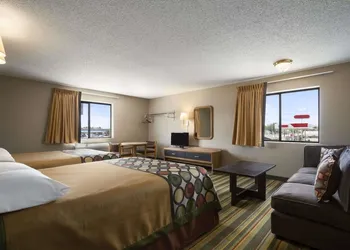 Super 8 by Wyndham Blackwell hotel thumbnail 6