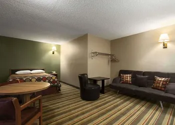Super 8 by Wyndham Blackwell hotel thumbnail 7