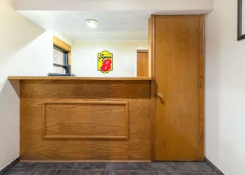 Super 8 by Wyndham Enid hotel thumbnail 2