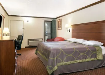 Super 8 by Wyndham Enid hotel thumbnail 3