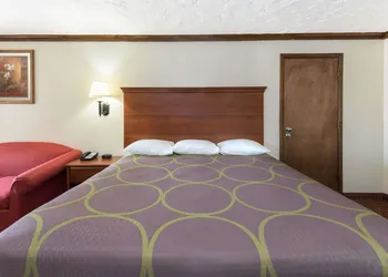 Super 8 by Wyndham Enid hotel thumbnail 4