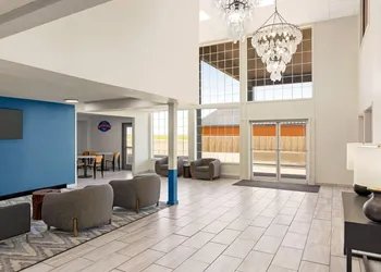 Baymont by Wyndham Blackwell I-35 hotel thumbnail 4