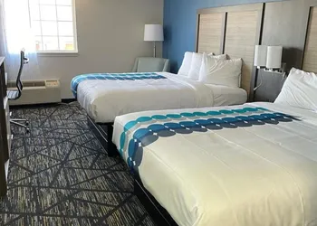 Baymont by Wyndham Blackwell I-35 hotel thumbnail 6