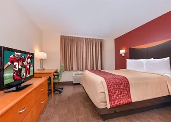 Red Roof Inn & Suites Danville, IL hotel thumbnail 7