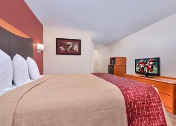 Red Roof Inn & Suites Danville, IL hotel thumbnail 8