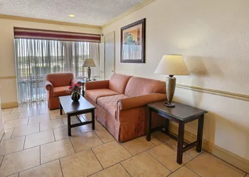 Econo Lodge McAlester hotel thumbnail 7