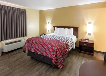 Econo Lodge McAlester hotel thumbnail 8