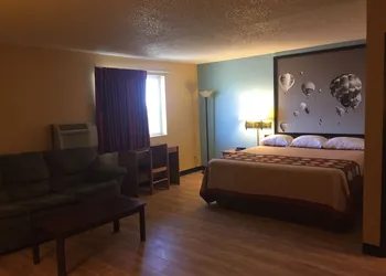 Super 8 by Wyndham Raton hotel thumbnail 4