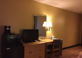 Super 8 by Wyndham Raton hotel thumbnail 5