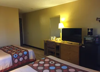 Super 8 by Wyndham Raton hotel thumbnail 7
