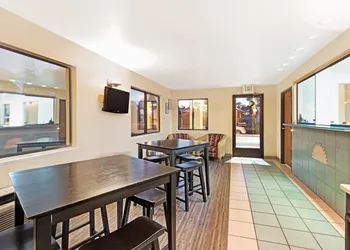 Days Inn by Wyndham Espanola hotel thumbnail 2