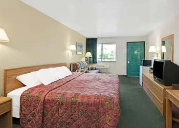 Days Inn by Wyndham Espanola hotel thumbnail 3