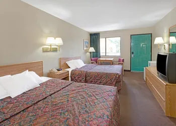Days Inn by Wyndham Espanola hotel thumbnail 6