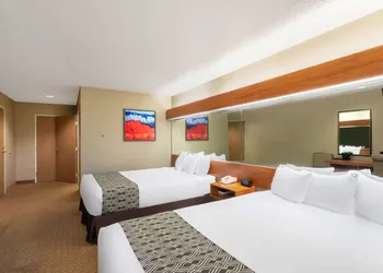 Microtel Inn & Suites by Wyndham Raton hotel thumbnail 5