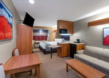 Microtel Inn & Suites by Wyndham Raton hotel thumbnail 6
