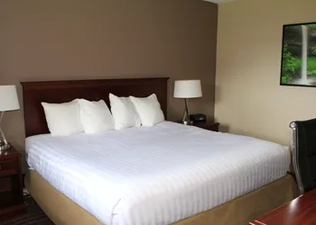 Ramada by Wyndham Campbell River hotel thumbnail 4