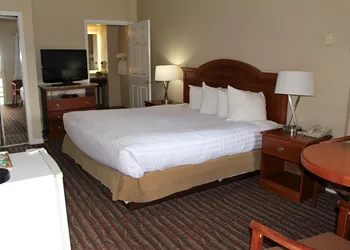 Ramada by Wyndham Campbell River hotel thumbnail 7